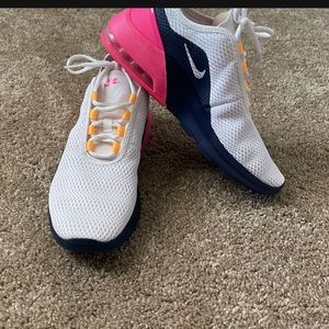 Nike Air Max Motion 2